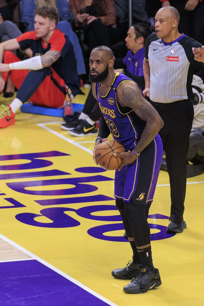 詹姆斯在TES比赛中突破纪录,挺进下一轮引发热议!(詹姆斯特训什么) 詹姆斯在TES比赛中突破纪录,挺进下一轮引发热议!(詹姆斯特训什么)